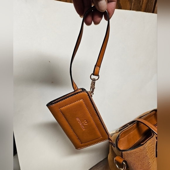 Michaela Caramel Shoulder Tote Bag - Picture 5 of 16